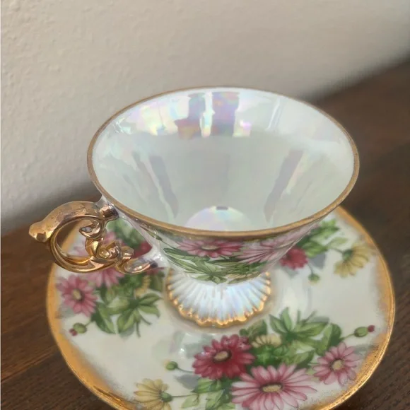 Vintage Ucago September Lusterware "Asters" Cup and Saucer - Picture 2 of 9